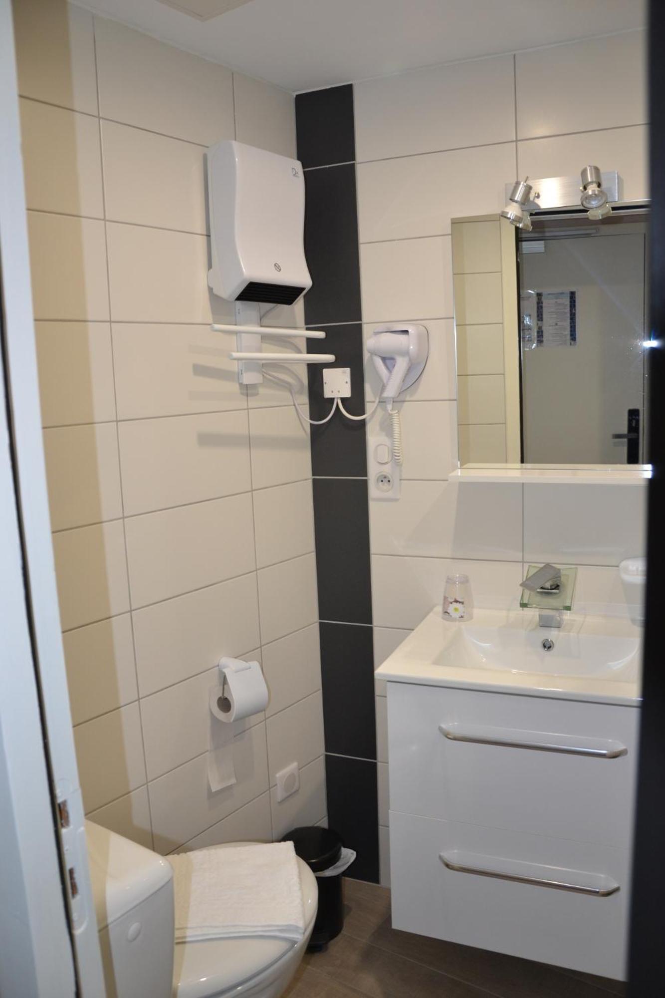 Hotel La Couronne Marmande Eksteriør bilde